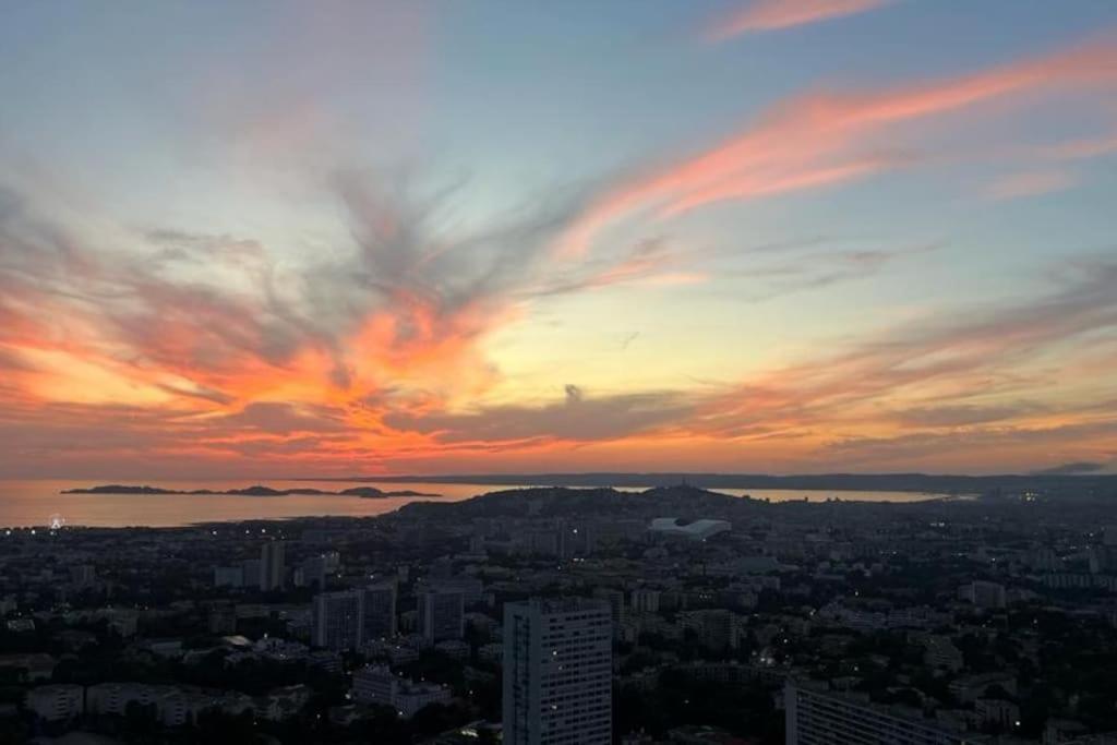 Superbe Appartement 2 Chambres Avec Vue Sur La Mer Et La Montagne Marseille Eksteriør billede